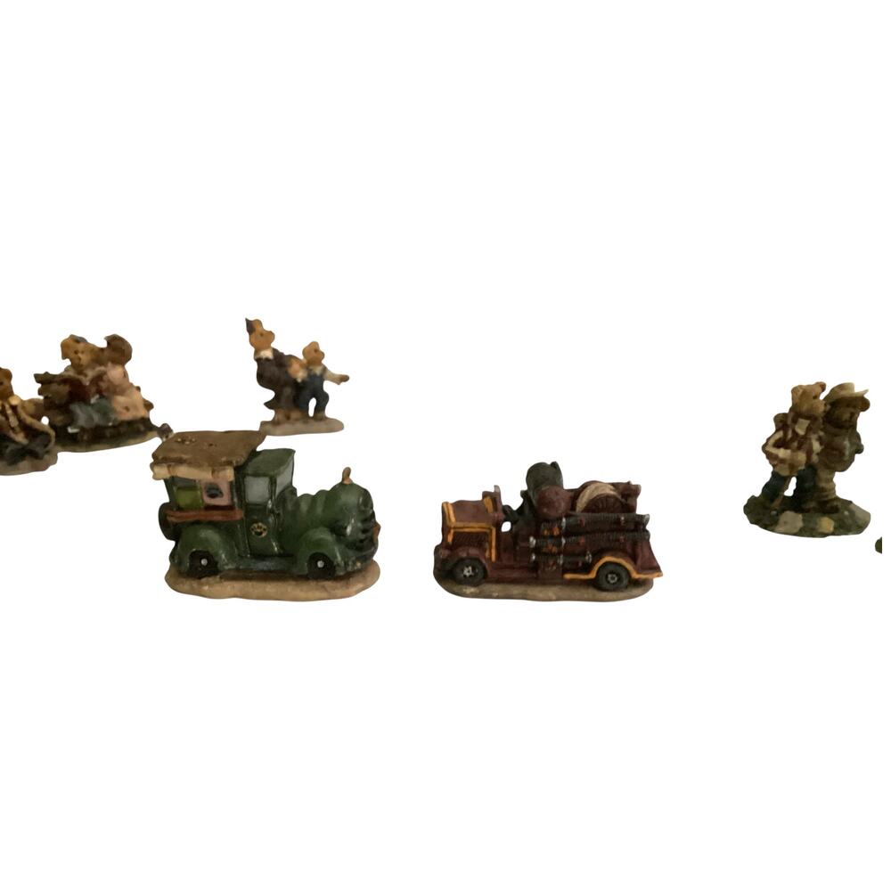 Boyd's Town Village Figurines Lot of 12 Pieces - Picture 6 of 7